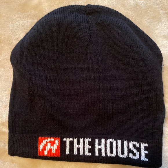 NEVER WORN THE HOUSE REVERSIBLE BEANIE - Picture 3 of 4